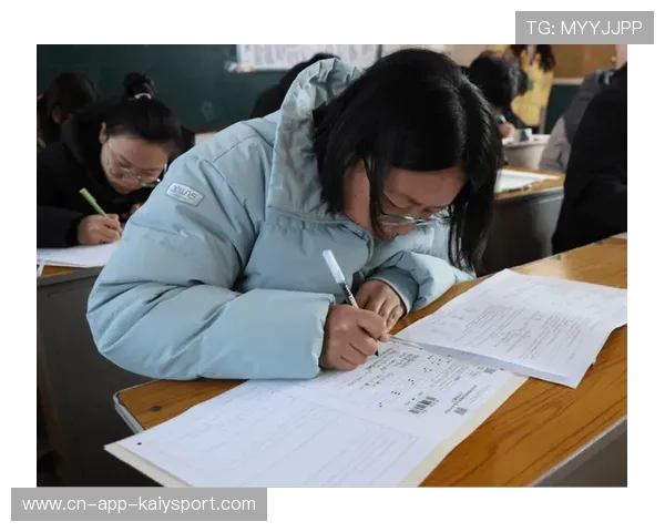 教资考场女生占男厕,网友热议准教师道德素养 教资考场女生占男厕,网友热议准教师道德素养