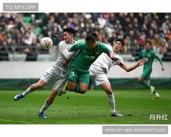 朱辰杰禁区内卡位抢断奥斯卡带球 朱辰杰禁区内卡位抢断奥斯卡带球